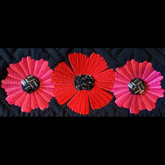 💖LOVELY‼️ Vera Bradley Clutch💖 - Picture 2 of 10